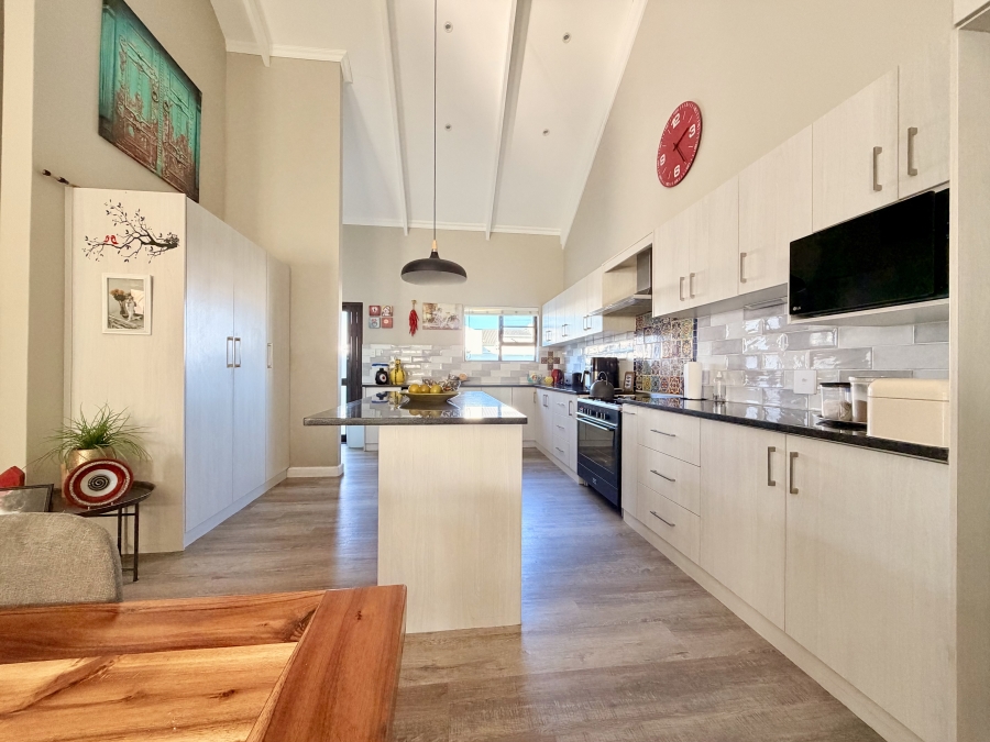 3 Bedroom Property for Sale in Sandbaai Western Cape